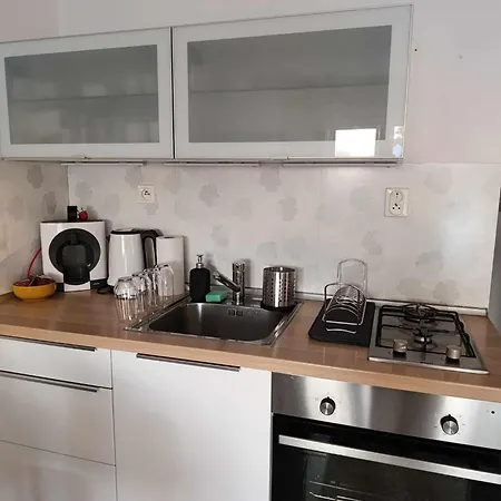 Apartment S Parkovanim A Balkonom
