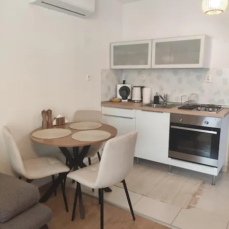 S Parkovanim, Balkonom, Klimatizaciou, Free Parking *