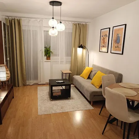 Apartment S Parkovanim, Balkonom, Klimatizaciou, Free Parking